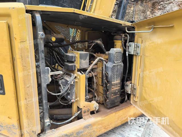 回转马达和主控阀（整机外观）