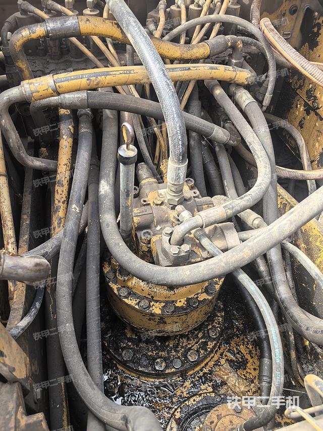 回转马达和主控阀（整机外观）