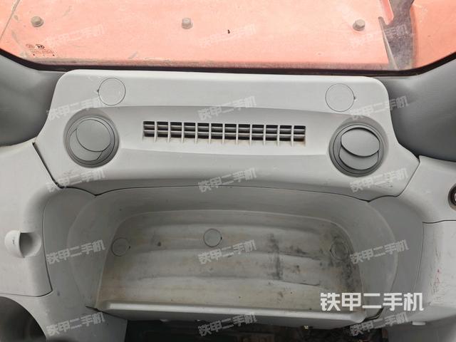 座椅左側(cè)控制臺(tái)/音響/含左手柄(駕駛室部分) 座椅左側(cè)控制臺(tái)/音響/含左手柄(駕駛室部分)