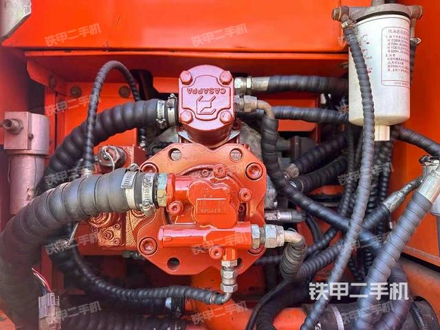 液壓泵艙室正面整體(整機(jī)外觀) 液壓泵艙室正面整體(整機(jī)外觀)