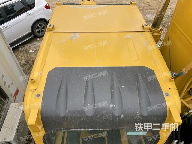 駕駛室頂部(整機(jī)外觀) 駕駛室頂部(整機(jī)外觀)
