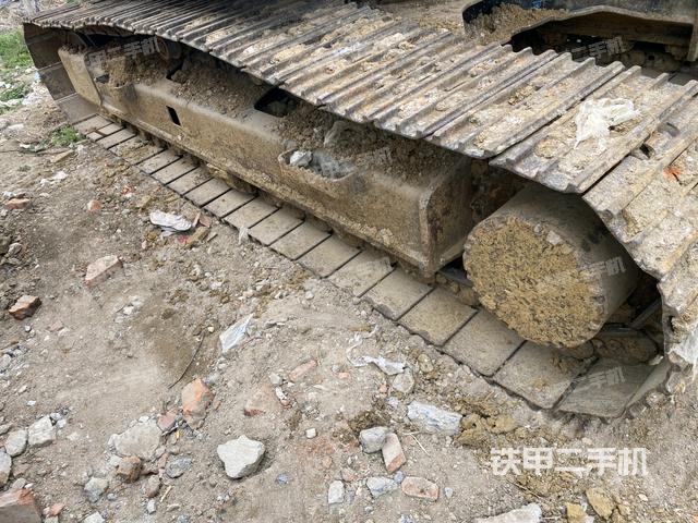 單側(cè)履帶整體(整機外觀) 單側(cè)履帶整體(整機外觀)