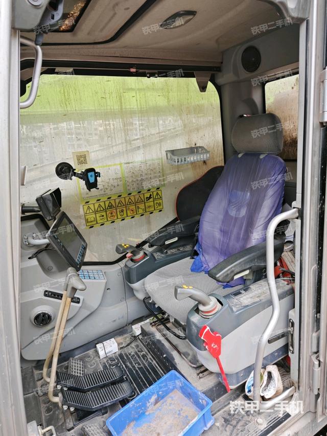 駕駛室正側(cè)(駕駛室/操作室) 駕駛室正側(cè)(駕駛室/操作室)