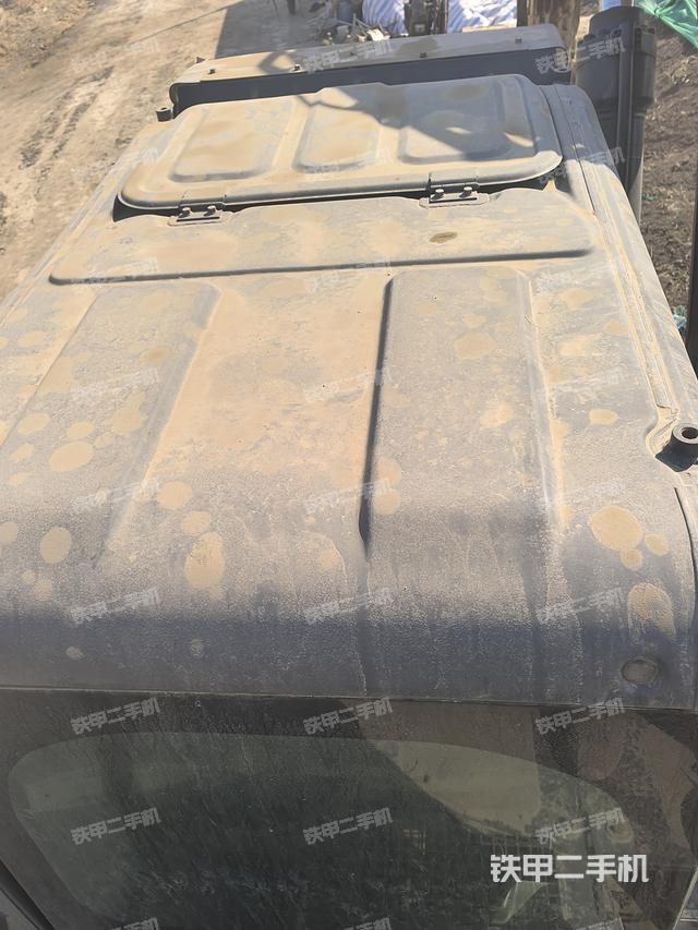 駕駛室頂部（整機外觀）