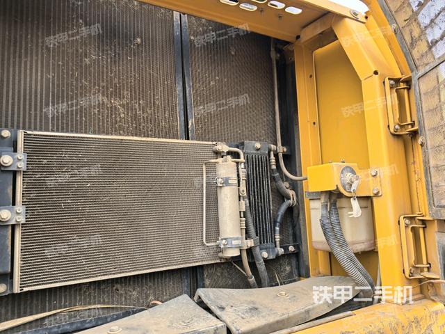 散熱器正面(大件艙室) 散熱器正面(大件艙室)