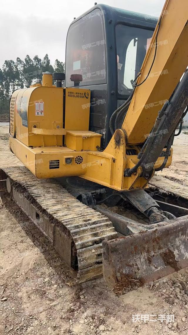 回转马达和主控阀（整机外观）