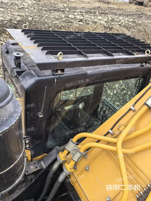 駕駛室頂部（整機外觀）