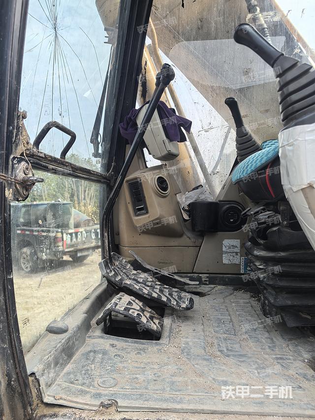 驾驶室整体（整机外观）