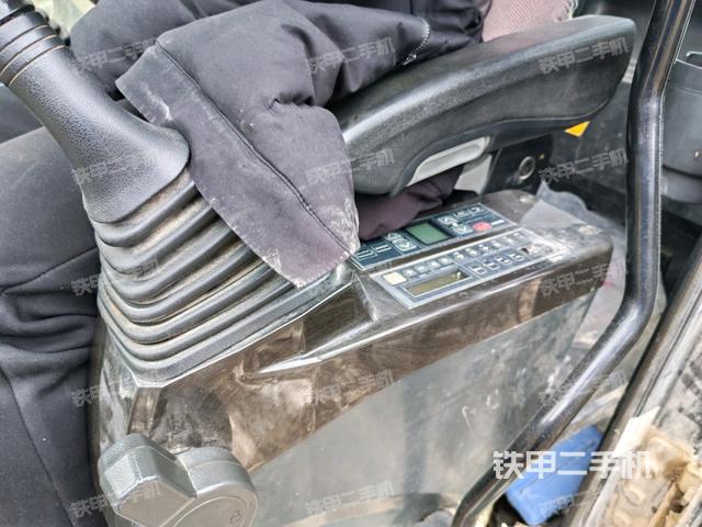 座椅左側(cè)控制臺(tái)/音響/含左手柄（駕駛室部分）