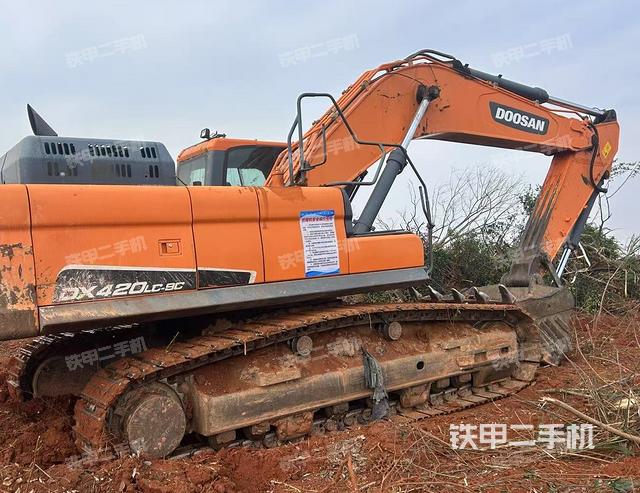 斗山DX380LC-9C挖掘机的设备实拍-第2张实拍照片