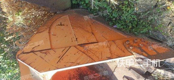 駕駛室頂部(整機(jī)外觀) 駕駛室頂部(整機(jī)外觀)