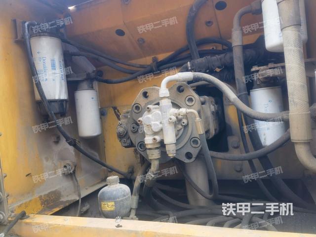液壓泵艙室正面整體(整機外觀) 液壓泵艙室正面整體(整機外觀)