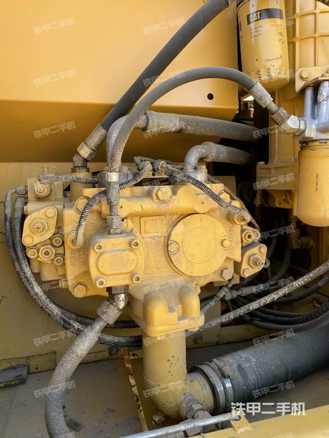 液壓泵艙室正面整體（整機(jī)外觀）