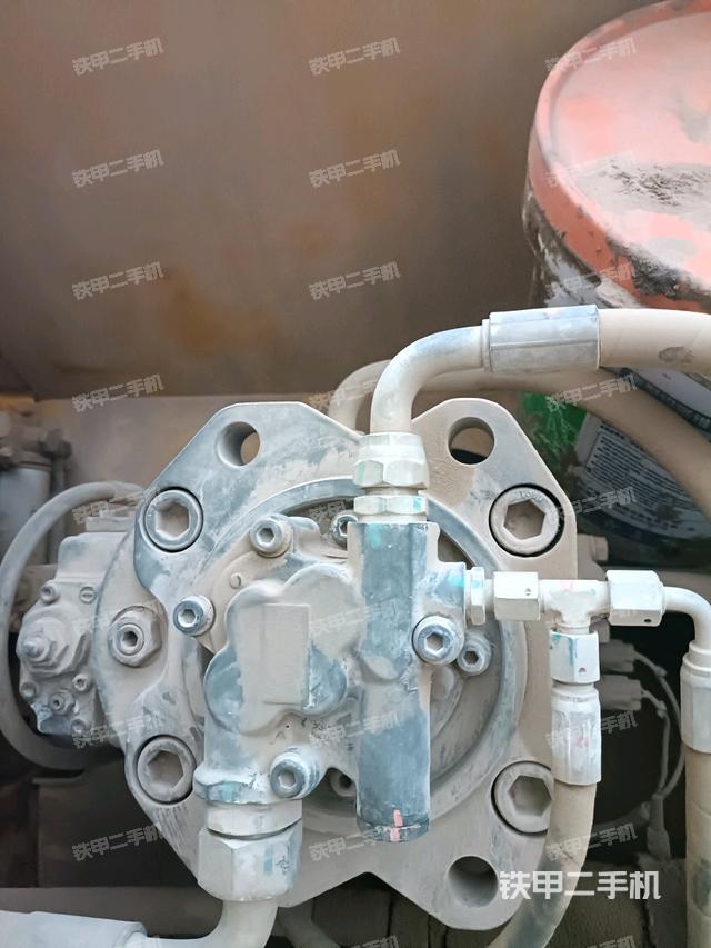 液壓泵斜45?左（大件艙室）