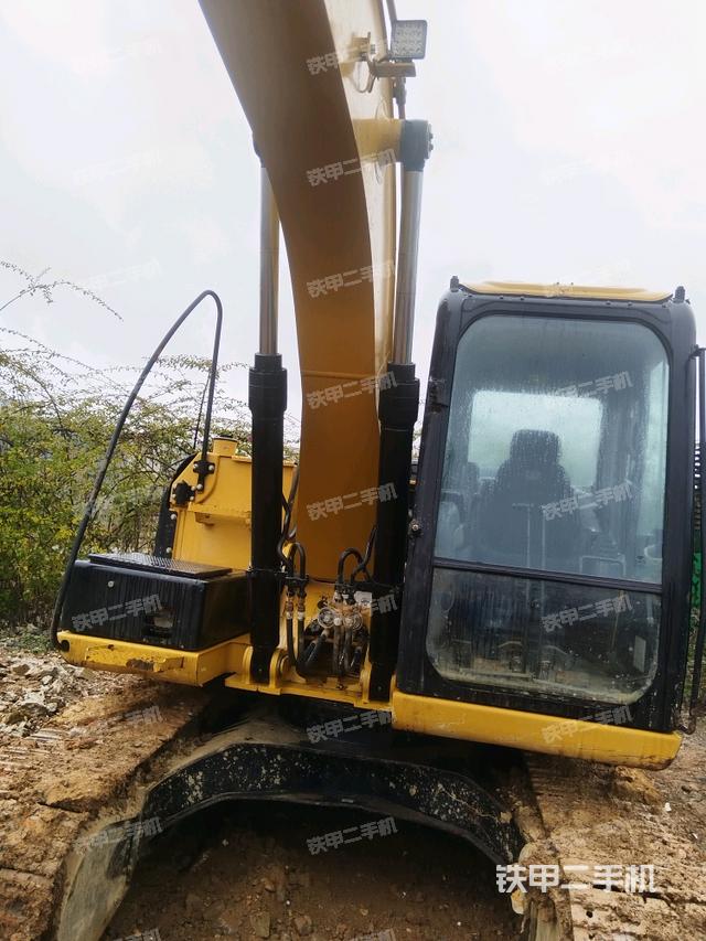 大臂油缸整體?豎拍（工作和回轉(zhuǎn)裝置）