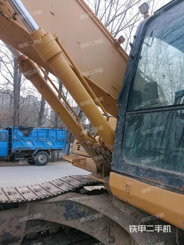 大臂油缸整體?豎拍（工作和回轉(zhuǎn)裝置）