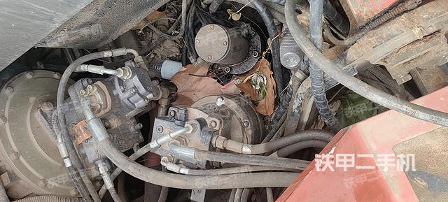 回轉(zhuǎn)馬達(dá)和主控閥(整機(jī)外觀) 回轉(zhuǎn)馬達(dá)和主控閥(整機(jī)外觀)