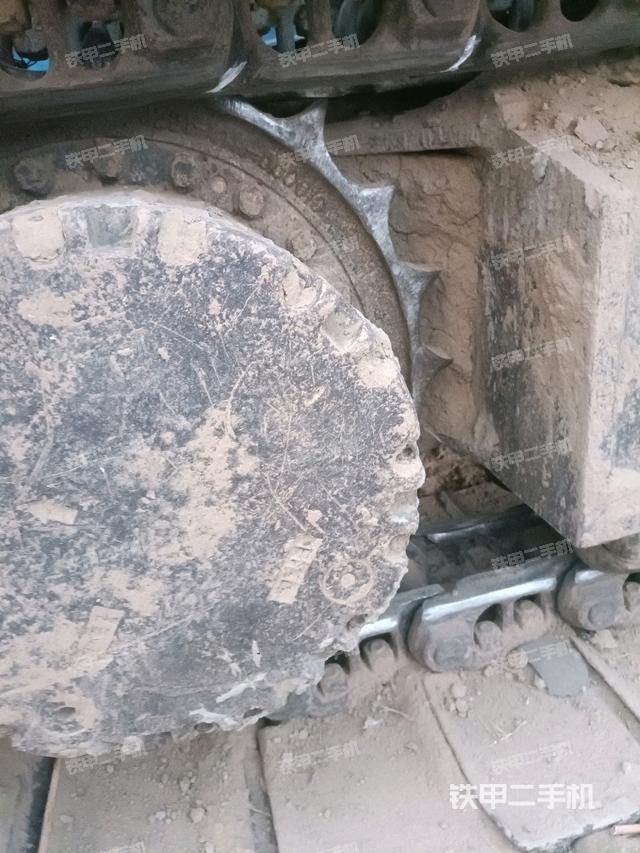 右驅(qū)動輪（行走機構(gòu)）