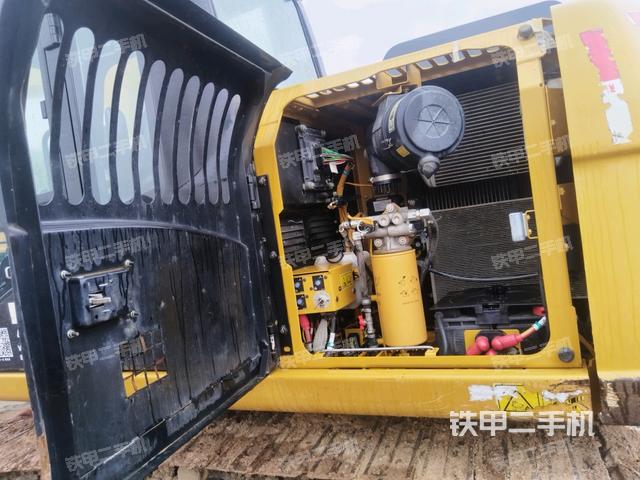 散熱器正面(大件艙室) 散熱器正面(大件艙室)