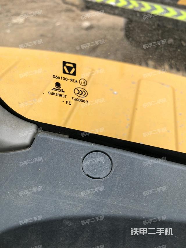 后窗玻璃角標（駕駛室部分）