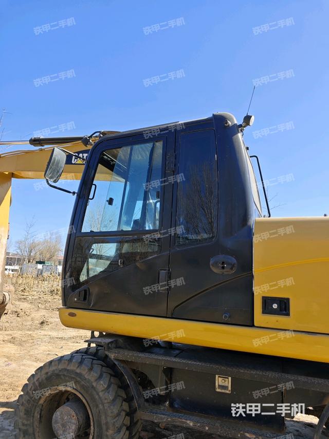 駕駛室頂部(整機外觀) 駕駛室頂部(整機外觀)