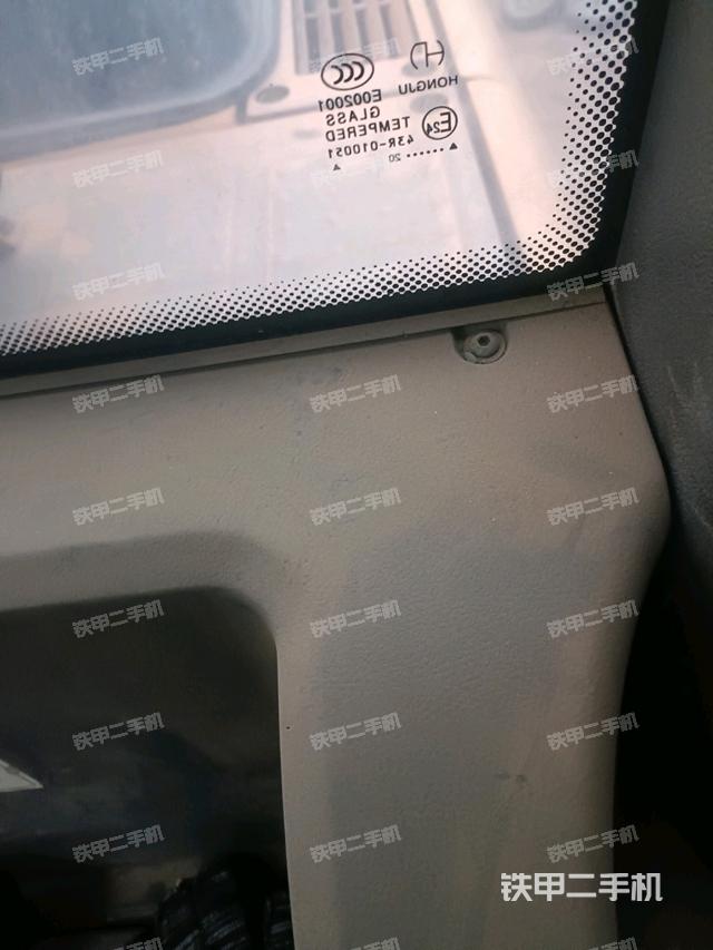 后窗玻璃角標（駕駛室部分）