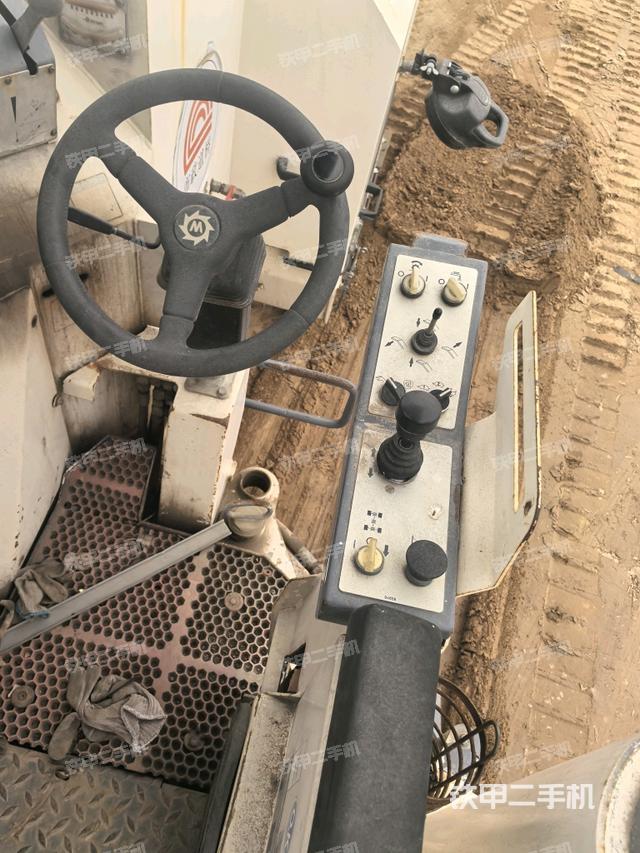 駕駛室內(nèi)部（駕駛室/操作室）