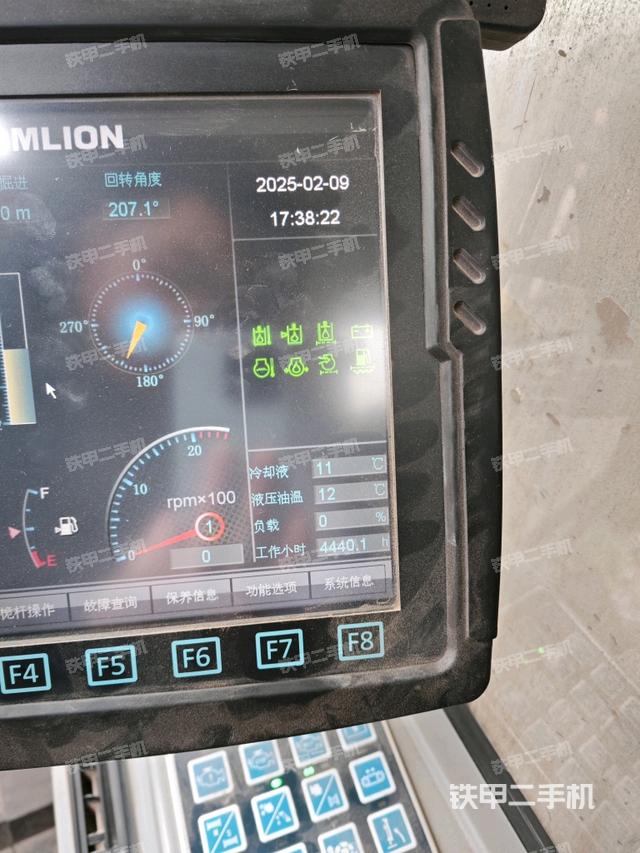 小時/里程表(駕駛室/操作室) 小時/里程表(駕駛室/操作室)