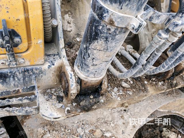 轉(zhuǎn)盤(pán)和下車(chē)架正前（工作和回轉(zhuǎn)裝置）