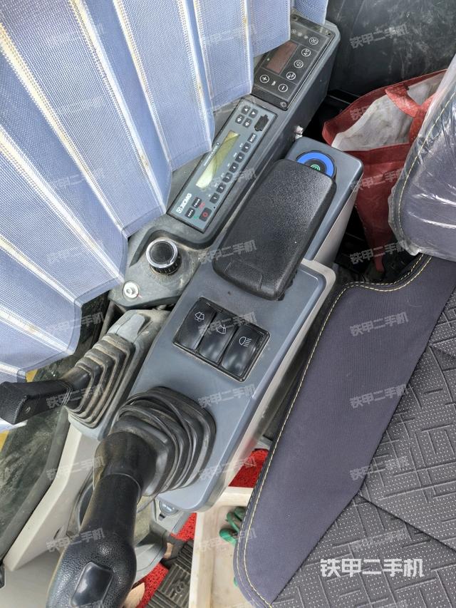 座椅右側控制臺/鑰匙門/油門/含右手柄（駕駛室部分）