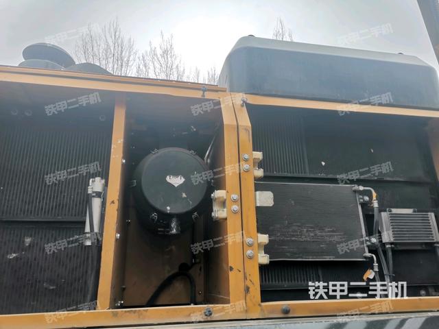 散熱器正面(大件艙室) 散熱器正面(大件艙室)