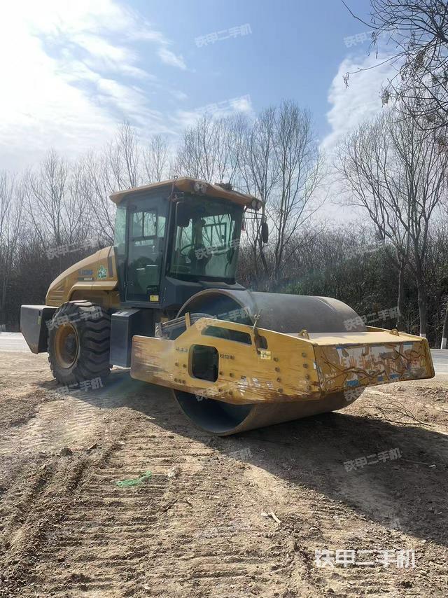 整机左侧（设备外观及核心部件）