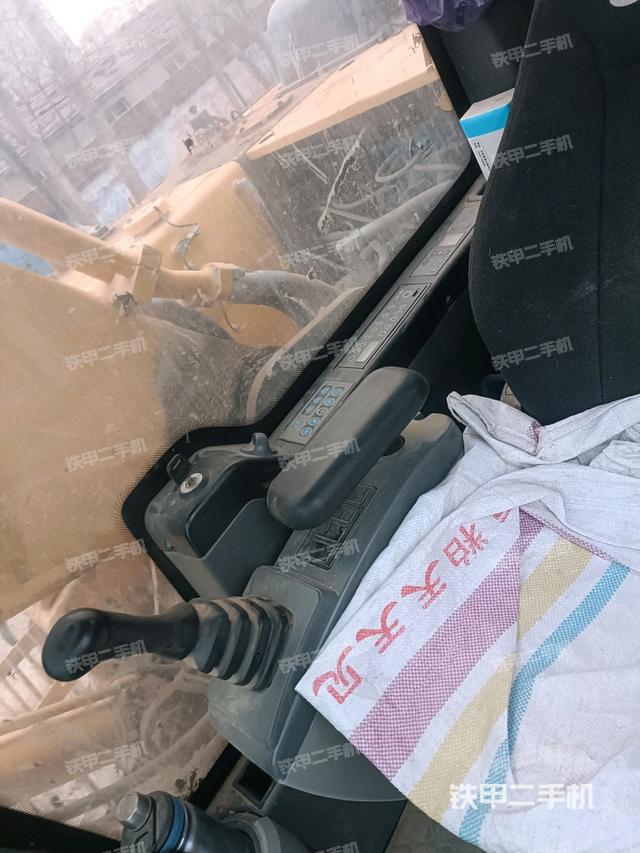 座椅右側(cè)控制臺/鑰匙門/油門/含右手柄（駕駛室部分）