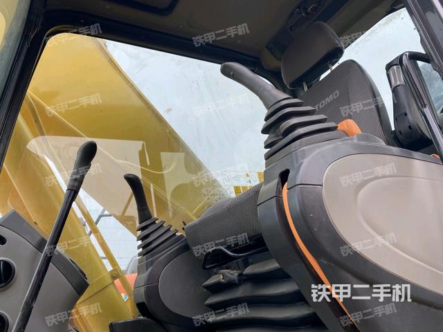 駕駛室整體(整機外觀) 駕駛室整體(整機外觀)