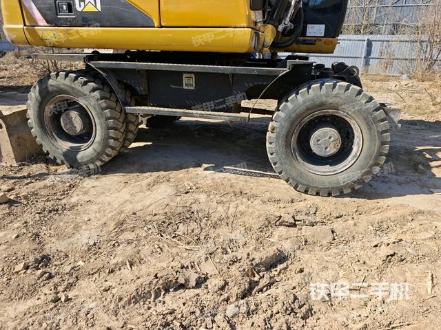 單側(cè)履帶整體(整機外觀) 單側(cè)履帶整體(整機外觀)