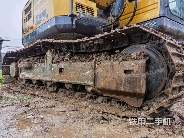 右側(cè)履帶整體?(行走機構(gòu)) 右側(cè)履帶整體?(行走機構(gòu))