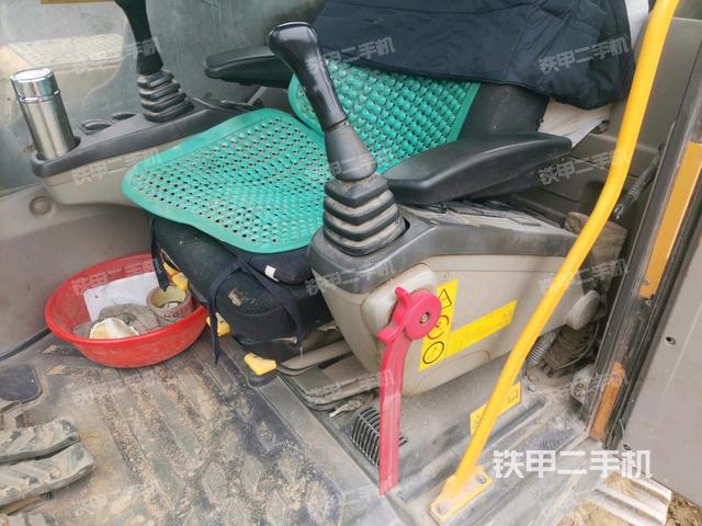 座椅左側(cè)控制臺(tái)/音響/含左手柄（駕駛室部分）