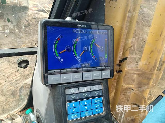 駕駛室整體(整機外觀) 駕駛室整體(整機外觀)