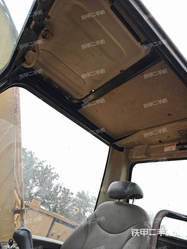 驾驶室顶部（整机外观）