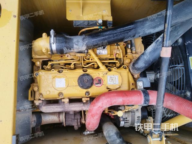 發(fā)動(dòng)機(jī)室（上車(chē)部件）