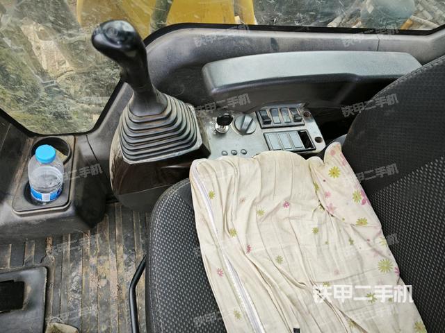 座椅右側(cè)控制臺/鑰匙門/油門/含右手柄（駕駛室部分）