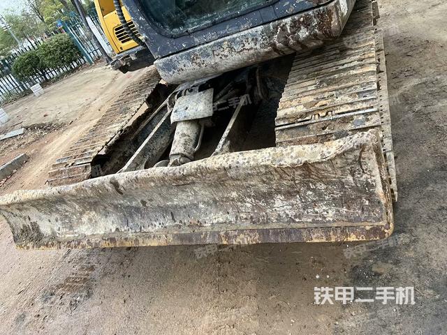 大臂根部?斜（工作和回轉(zhuǎn)裝置）