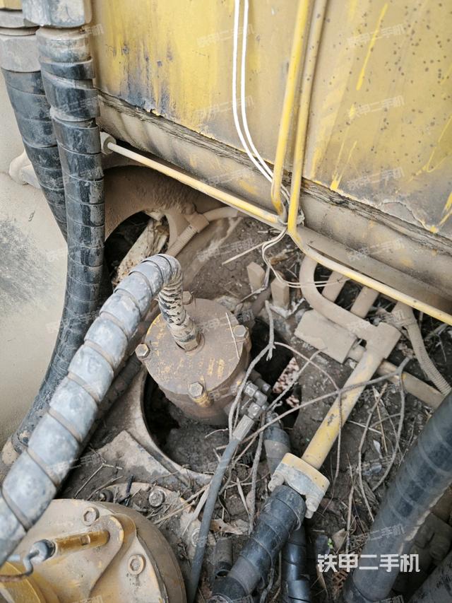 中央回轉(zhuǎn)接頭特寫（上車部件）