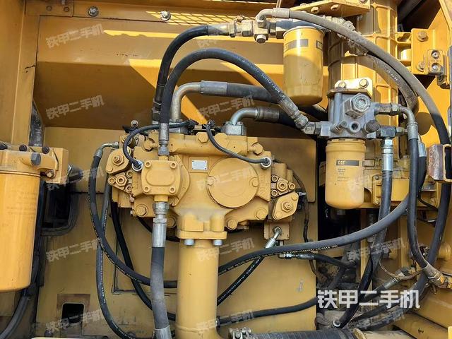 液壓泵艙室正面整體（整機(jī)外觀）