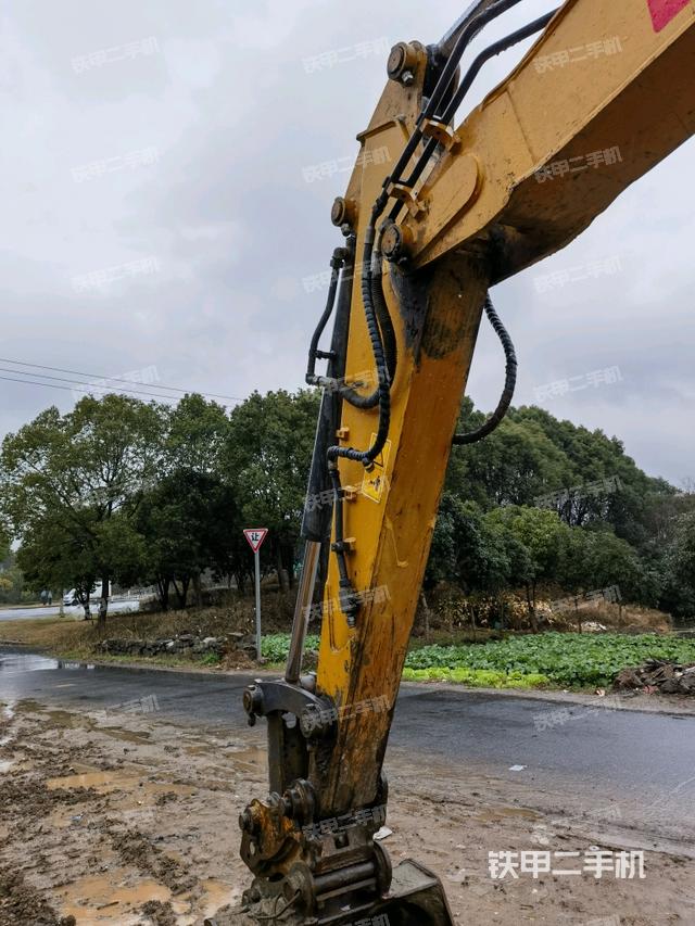 小臂整體左后(工作和回轉(zhuǎn)裝置) 小臂整體左后(工作和回轉(zhuǎn)裝置)