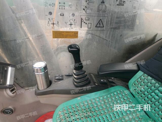 座椅右側(cè)控制臺(tái)/鑰匙門/油門/含右手柄（駕駛室部分）