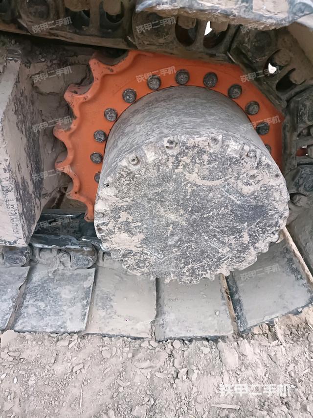 左驅(qū)動輪（行走機構(gòu)）