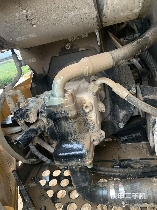 液壓泵艙室正面整體(整機(jī)外觀) 液壓泵艙室正面整體(整機(jī)外觀)
