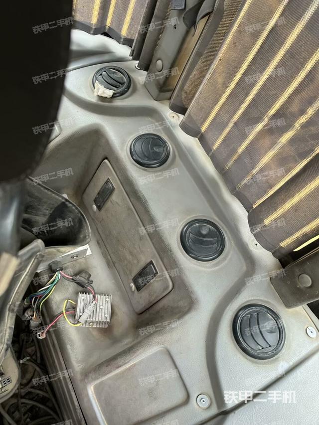 后窗玻璃角標(biāo)（駕駛室部分）