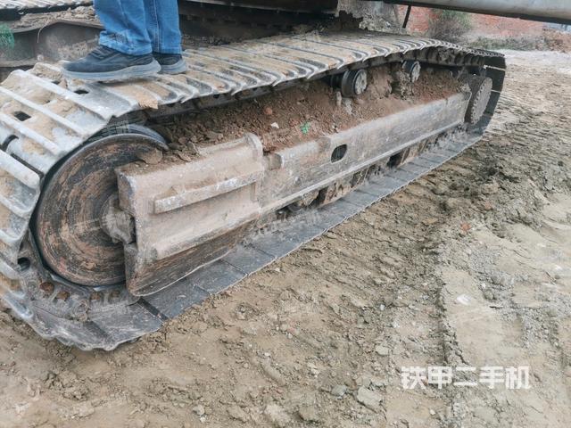 左側(cè)履帶整體?（行走機(jī)構(gòu)）